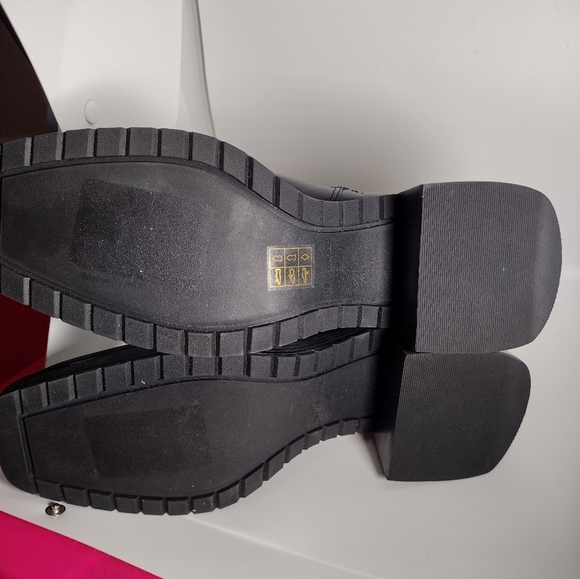 TORY BURCH Expedition Boot LEATHER CHUNKY SQUARE TOE BLACK Rubber Trim Size 8M - Picture 13 of 15